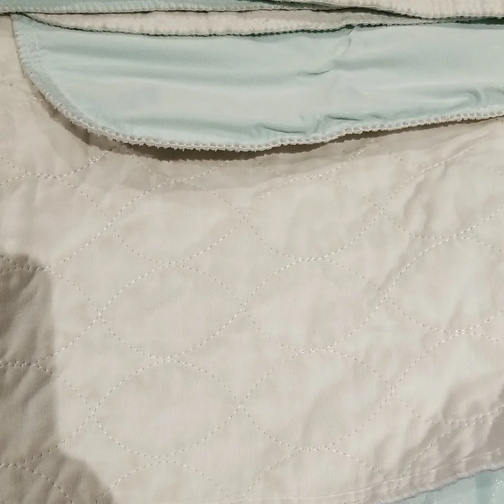 Twin size mattress protector good condition